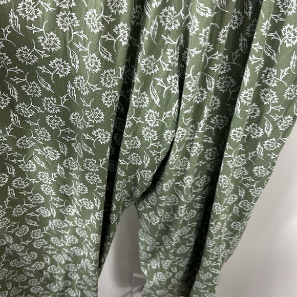 Old Navy Green Floral Boho Jumpsuit Romper XS - Picture 6 of 7